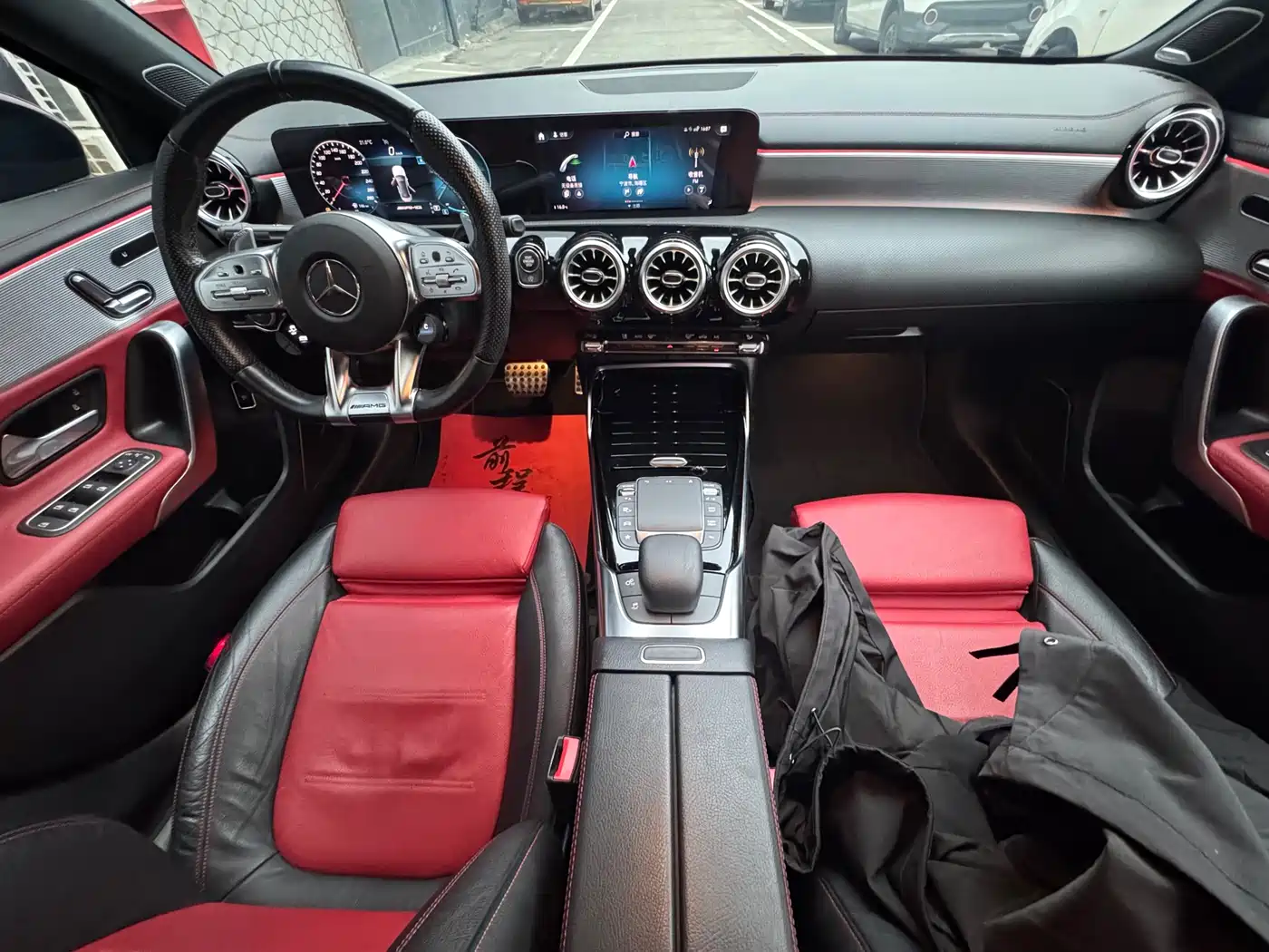 Mercedes-Benz A-Class AMG 2021 AMG A 35 L 4MATIC Blazing Night Special Edition фото 13
