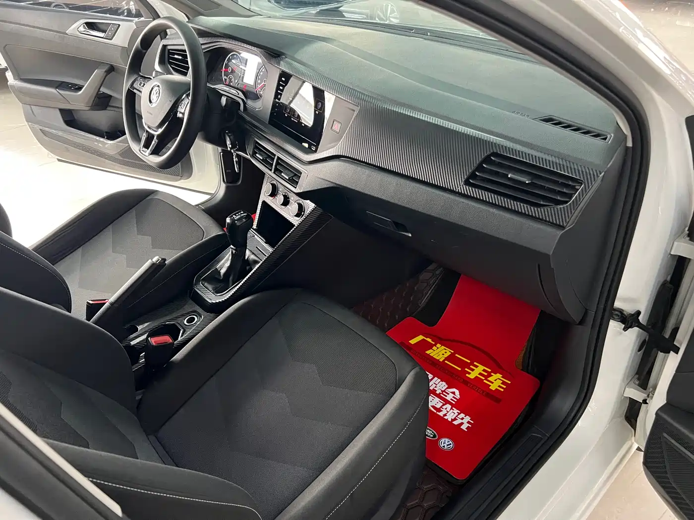 Volkswagen Polo 2019 Plus 1.5L Automatic Panorama Enjoyment Edition фото 9