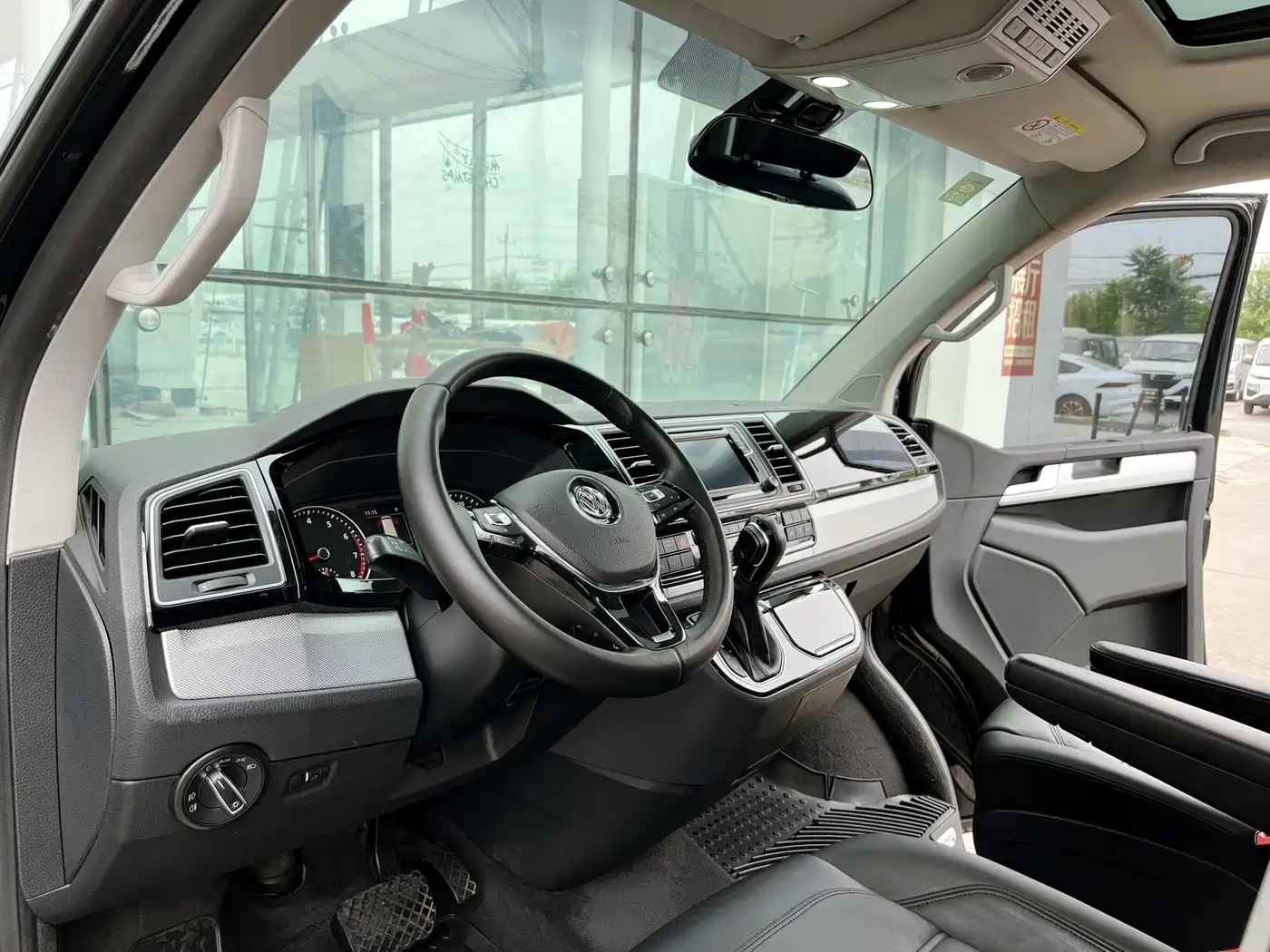 Volkswagen Multivan 2016 2.0TSI 4WD Prestige 7-Seater фото 10