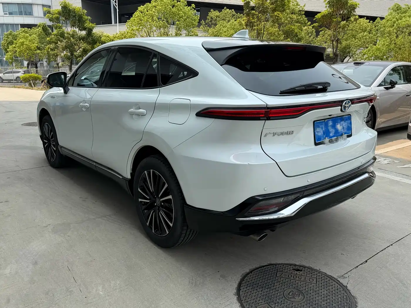 Toyota Venza 2024 2.5L Smart Hybrid 2WD Premium Edition фото 3