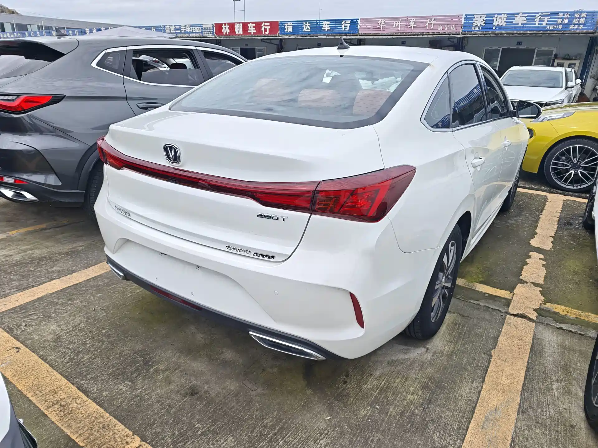 Фото 18 - Changan Eado