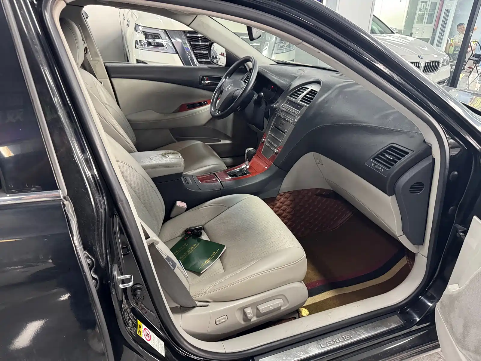 Фото 7 - Lexus ES