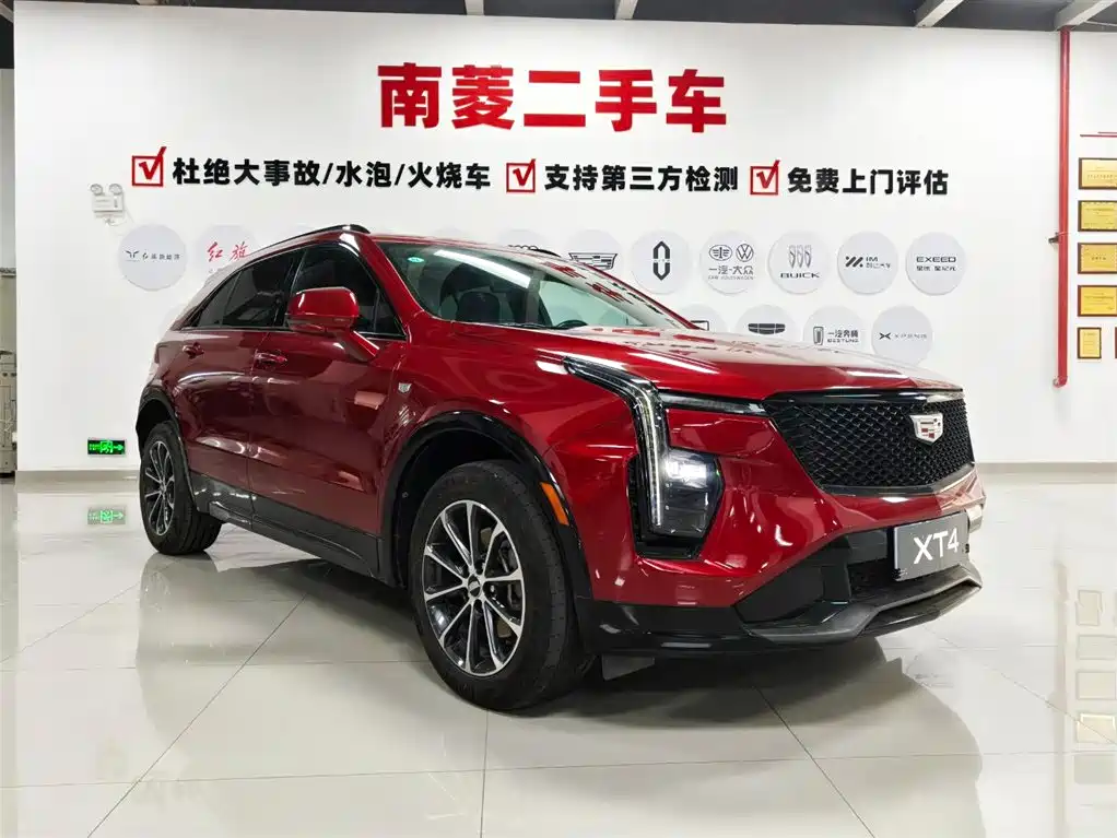 CADILLAC XT4