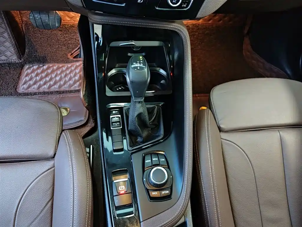 BMW X1 2018 sDrive18Li Premium Model фото 14