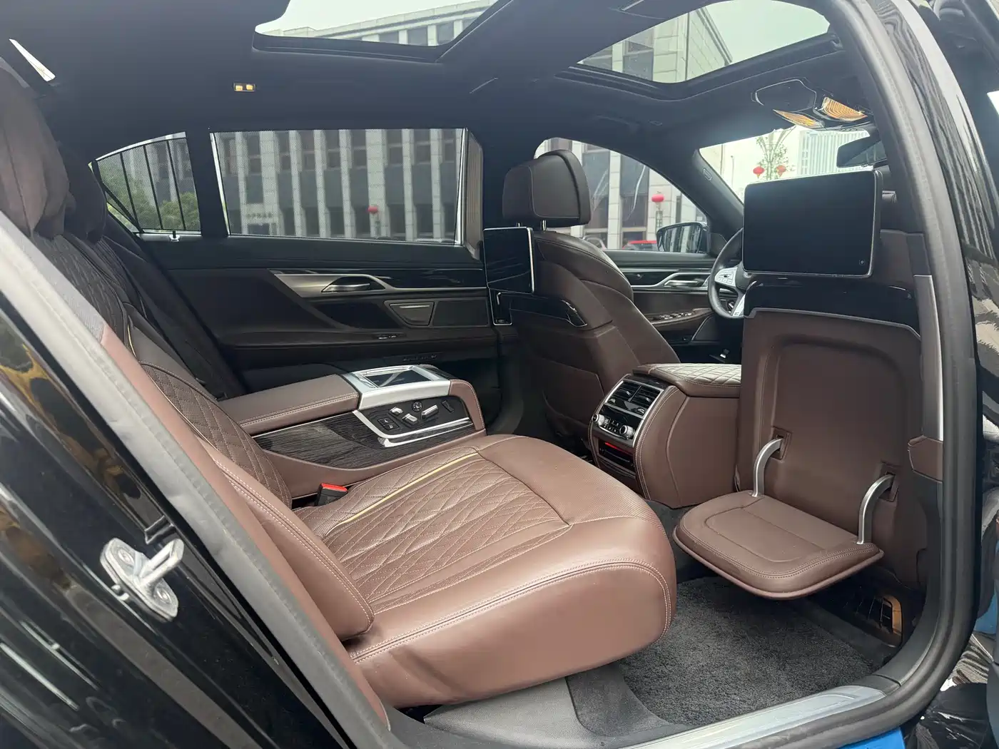 BMW 7 Series 2019 740Li Exclusive M Sport Package фото 15