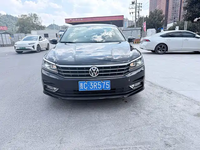 Volkswagen Passat 2015 1.8TSI DSG Honor Edition — фото 2