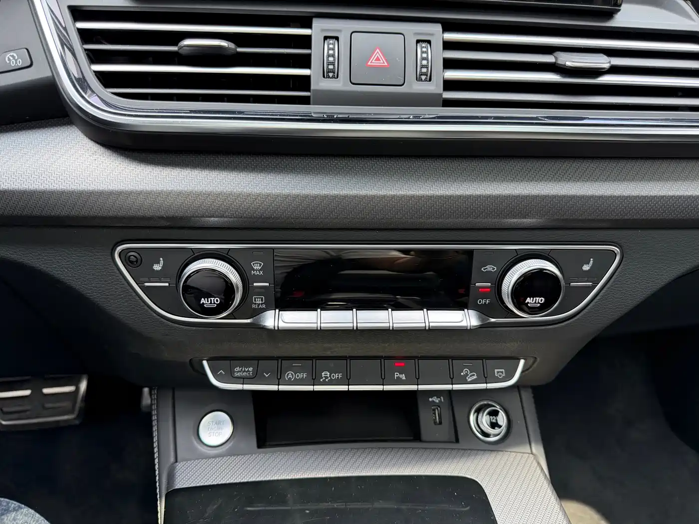 Audi Q5L 2024 Model 40 TFSI Luxury Dynamic фото 14