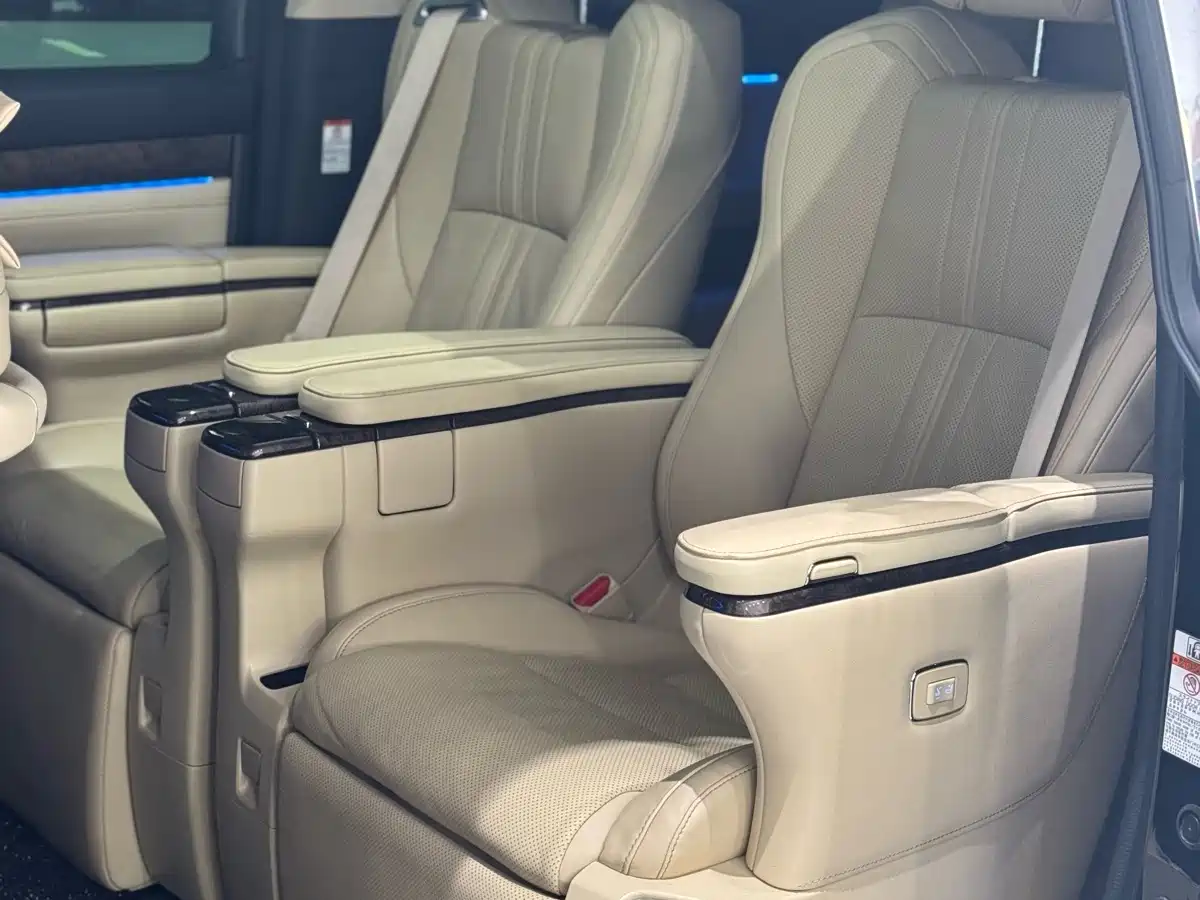 Toyota Alphard 2021 Hybrid 2.5L Premium фото 5