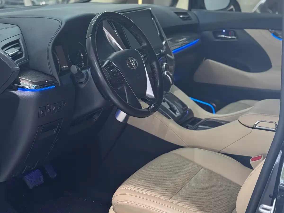 Toyota Alphard 2021 Hybrid 2.5L Premium фото 4