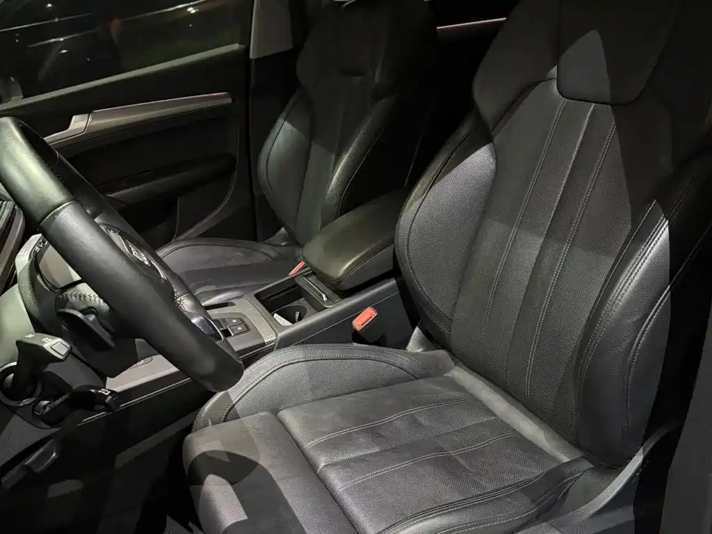 Photo 9 - Audi Q5L