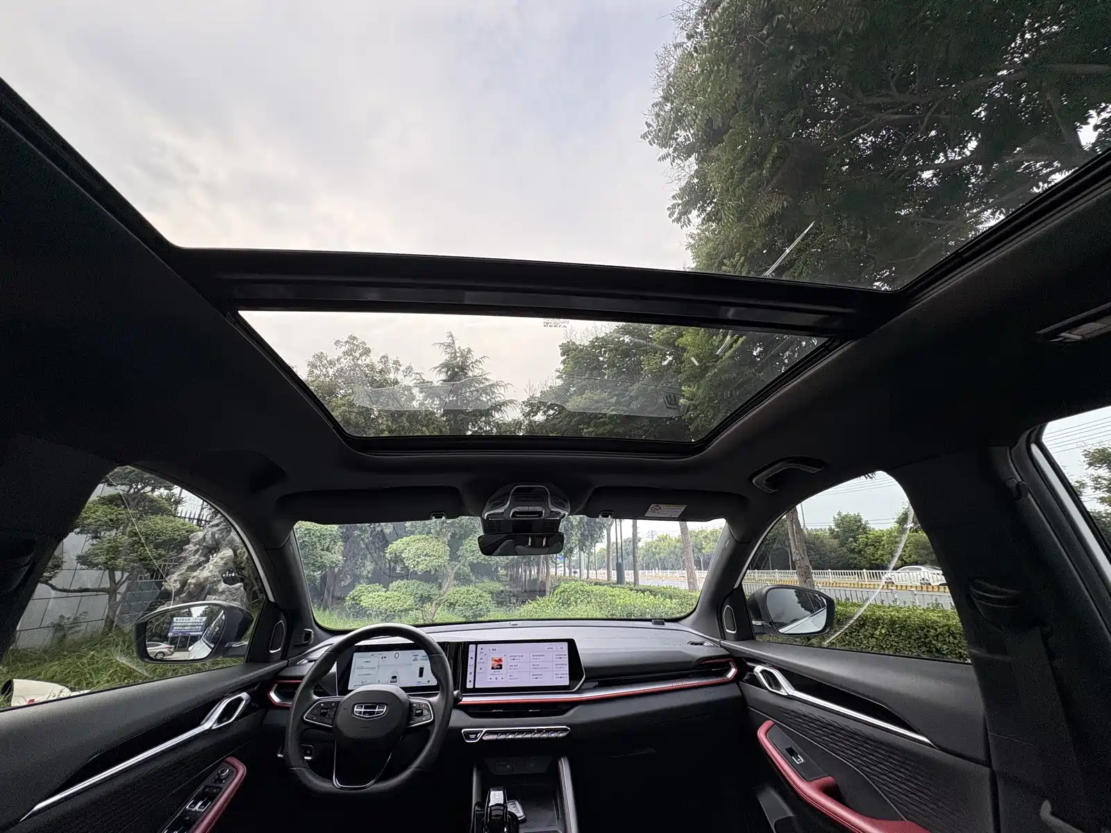 Фото 9 - Geely Coolray