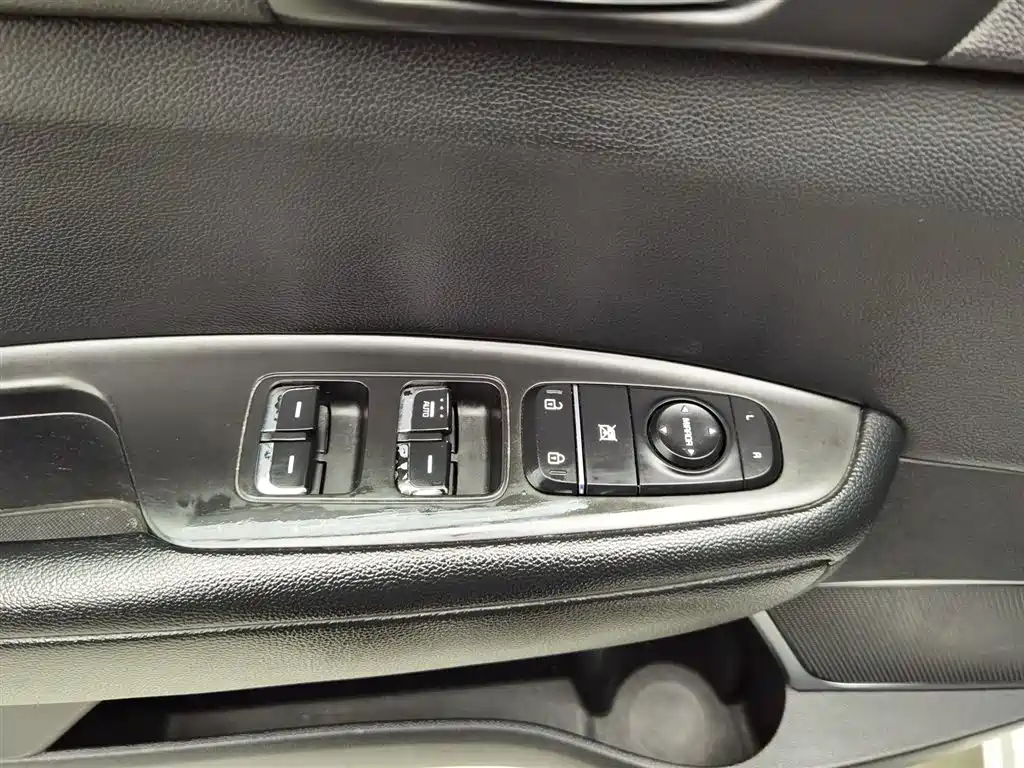 Kia K5 2016 2.0L Hybrid GLS фото 9