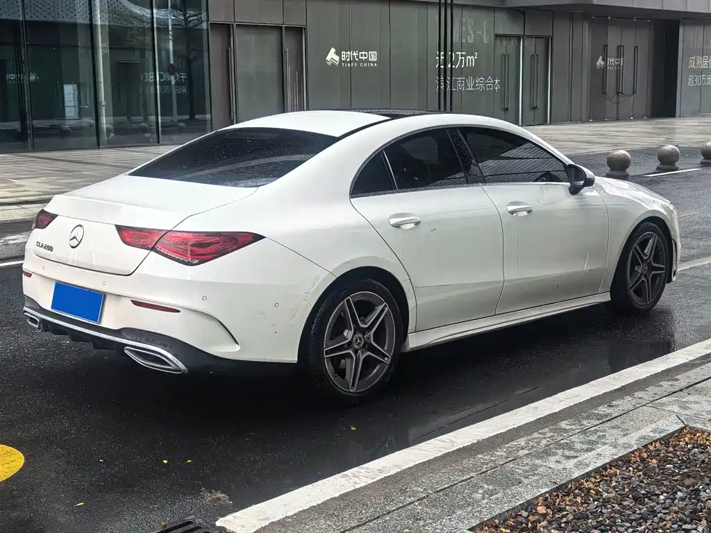 MERCEDES-BENZ CLA