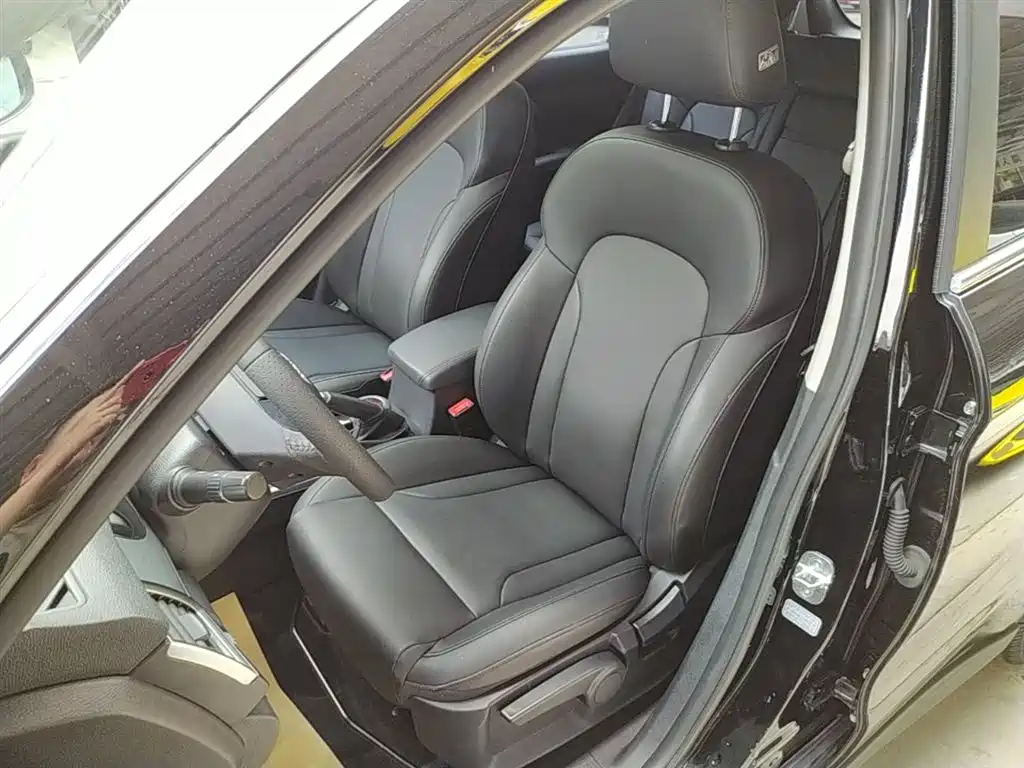 Haval H2 2015 1.5T Automatic 2WD Elite Edition фото 15