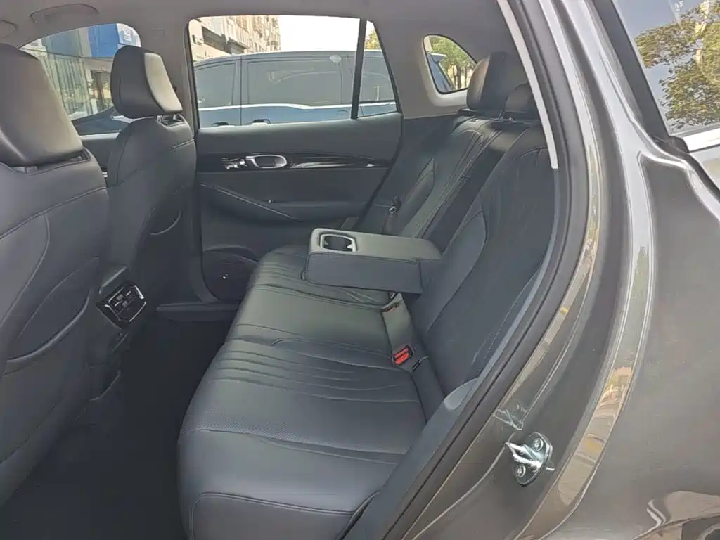 Photo 17 - Geely Galaxy Galaxy E5