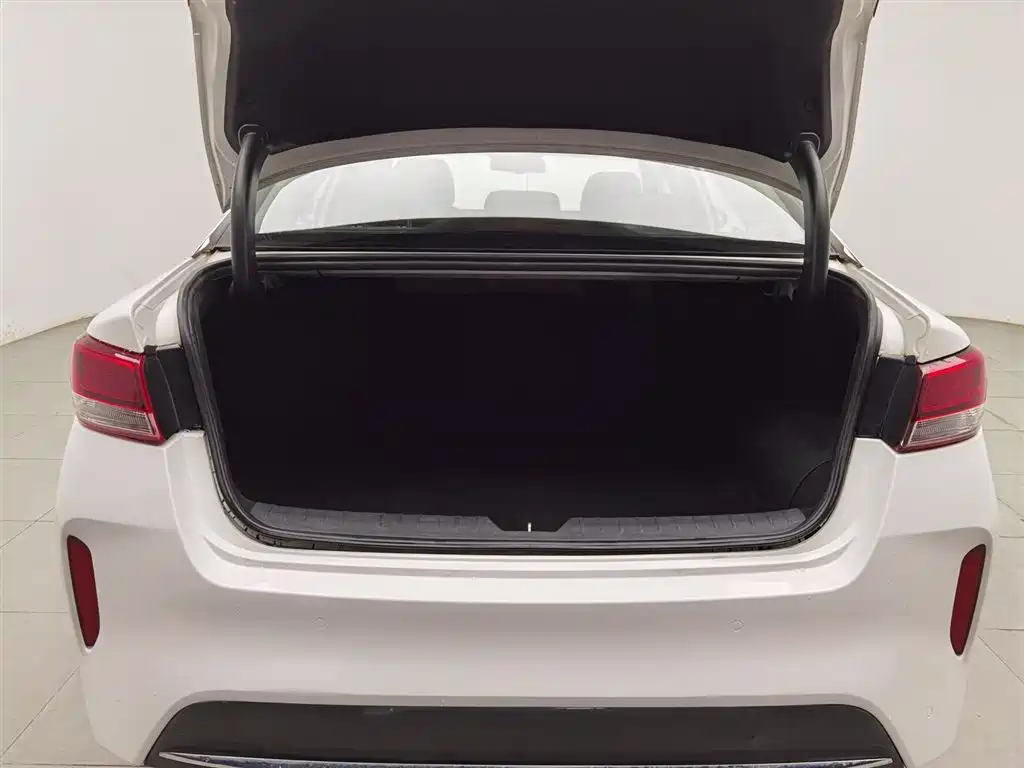 Kia K5 2016 2.0L Hybrid GLS фото 16