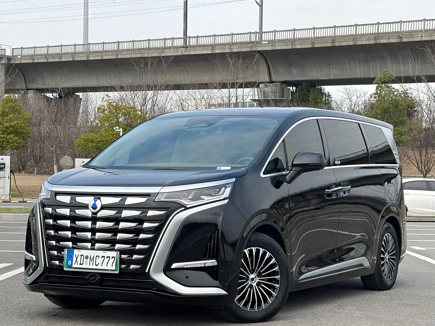 Denza D9 2022 DM-i 970 AWD Flagship