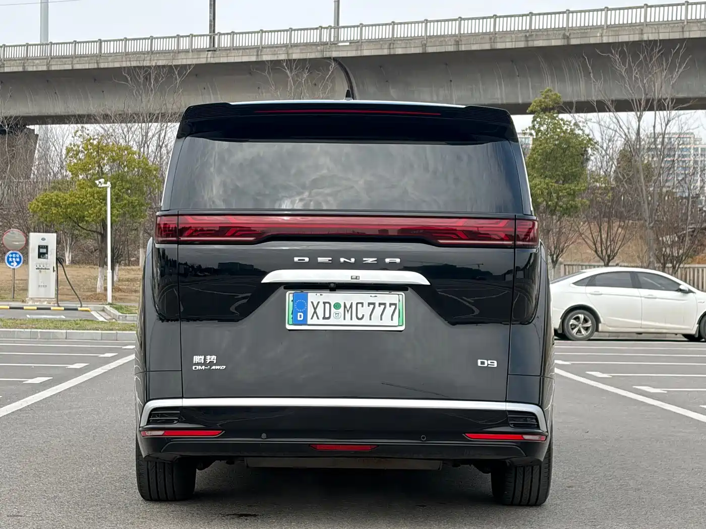 Denza D9 2022 DM-i 970 AWD Flagship фото 5