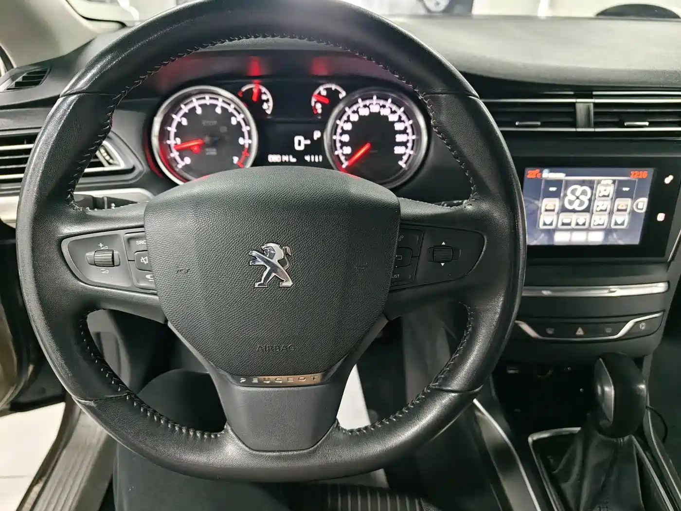 Peugeot 408 2014 1.8L Automatic Luxury Edition фото 14