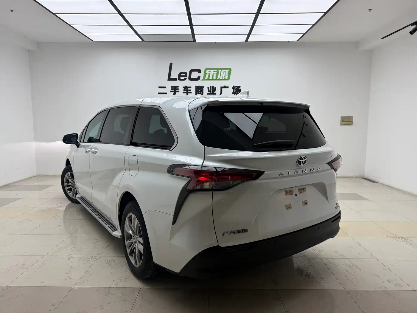Toyota Sienna 2023 2.5L Hybrid Comfort Edition фото 5