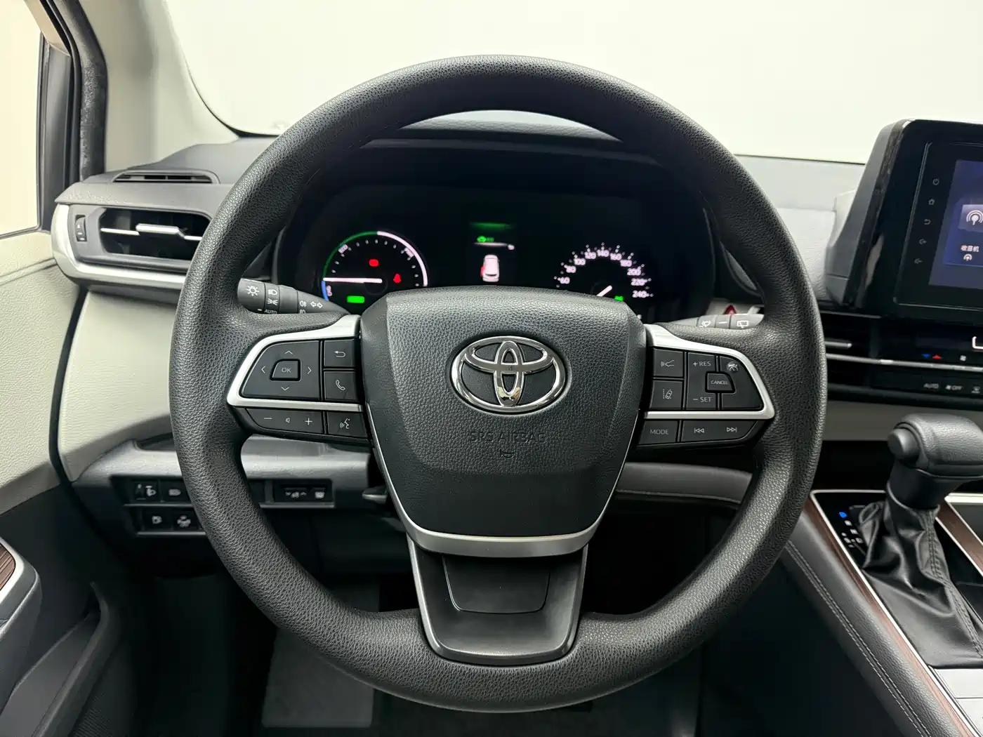 Toyota Sienna 2023 2.5L Hybrid Comfort Edition фото 9