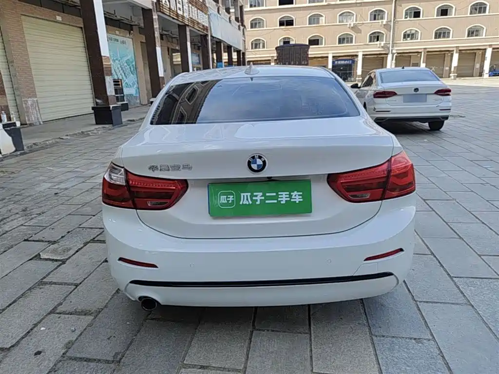 BMW 1 Series 2018 118i Sport Edition фото 5