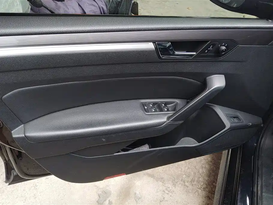 Volkswagen Passat 2017 280TSI DSG Prestige фото 7