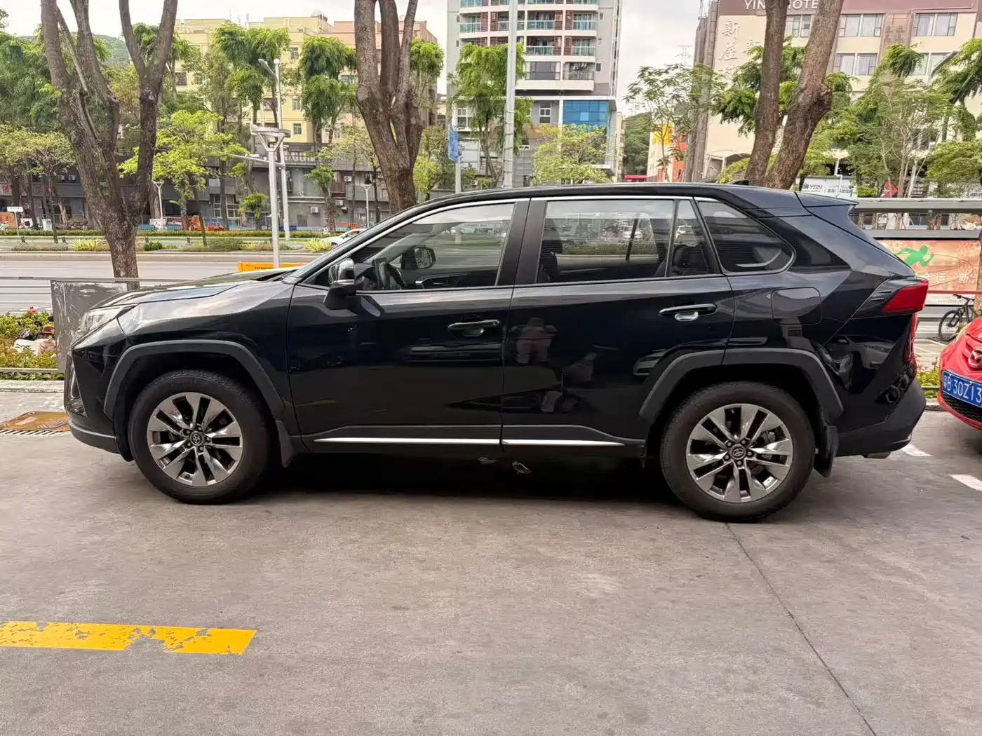Toyota Wildlander 2020 2.0L CVT AWD Luxury Edition фото 3