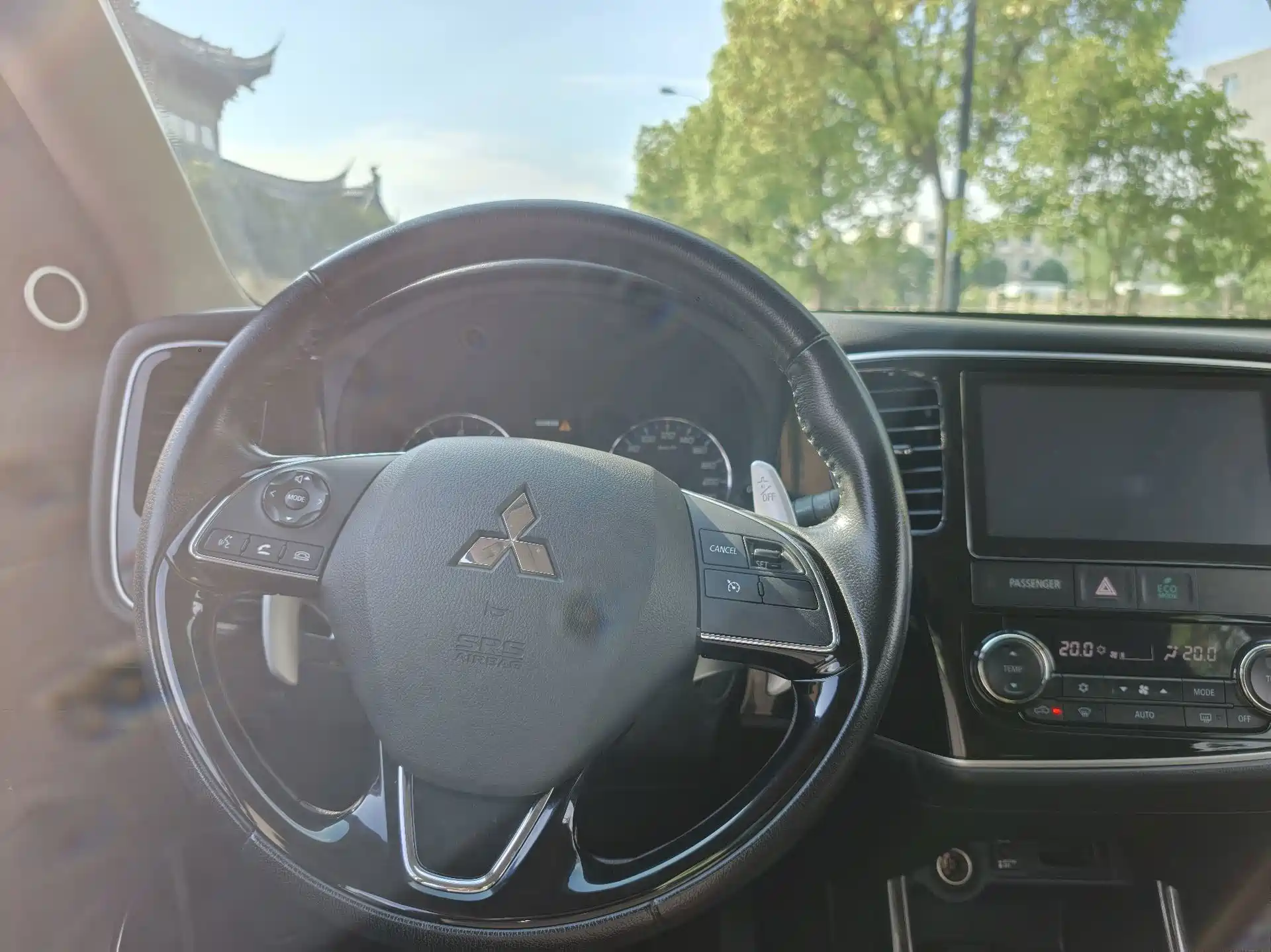 صورة 14 - Mitsubishi Outlander