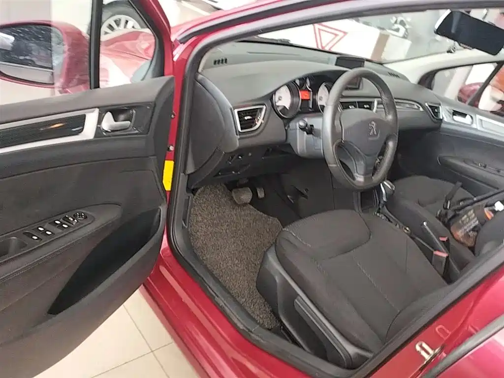 Peugeot 308 2014 Model Joy Edition Classic 1.6L Automatic Trend Style фото 15