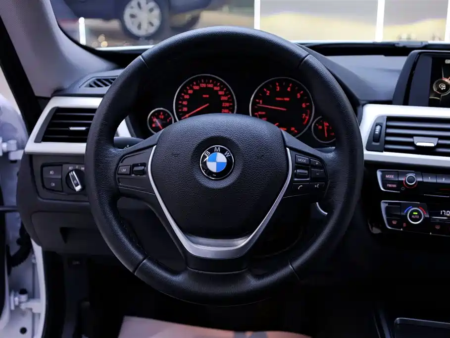BMW 3 Series GT 2017 320i Fashion фото 24