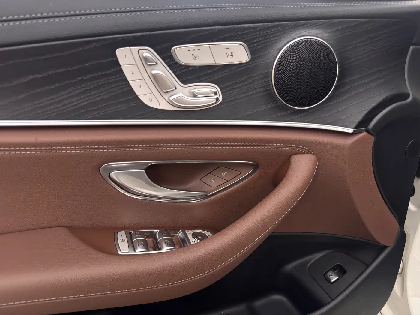Mercedes-Benz E-Class 2018 E 300 L Sport Fashion фото 11