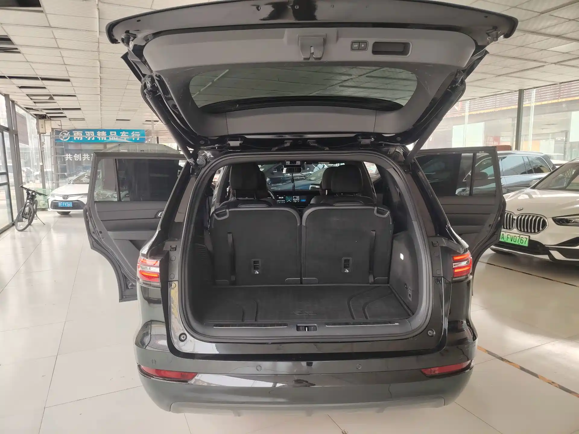 صورة 10 - Li Auto Li ONE