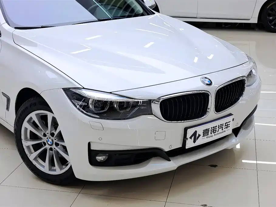 BMW 3 Series GT 2017 320i Fashion фото 12