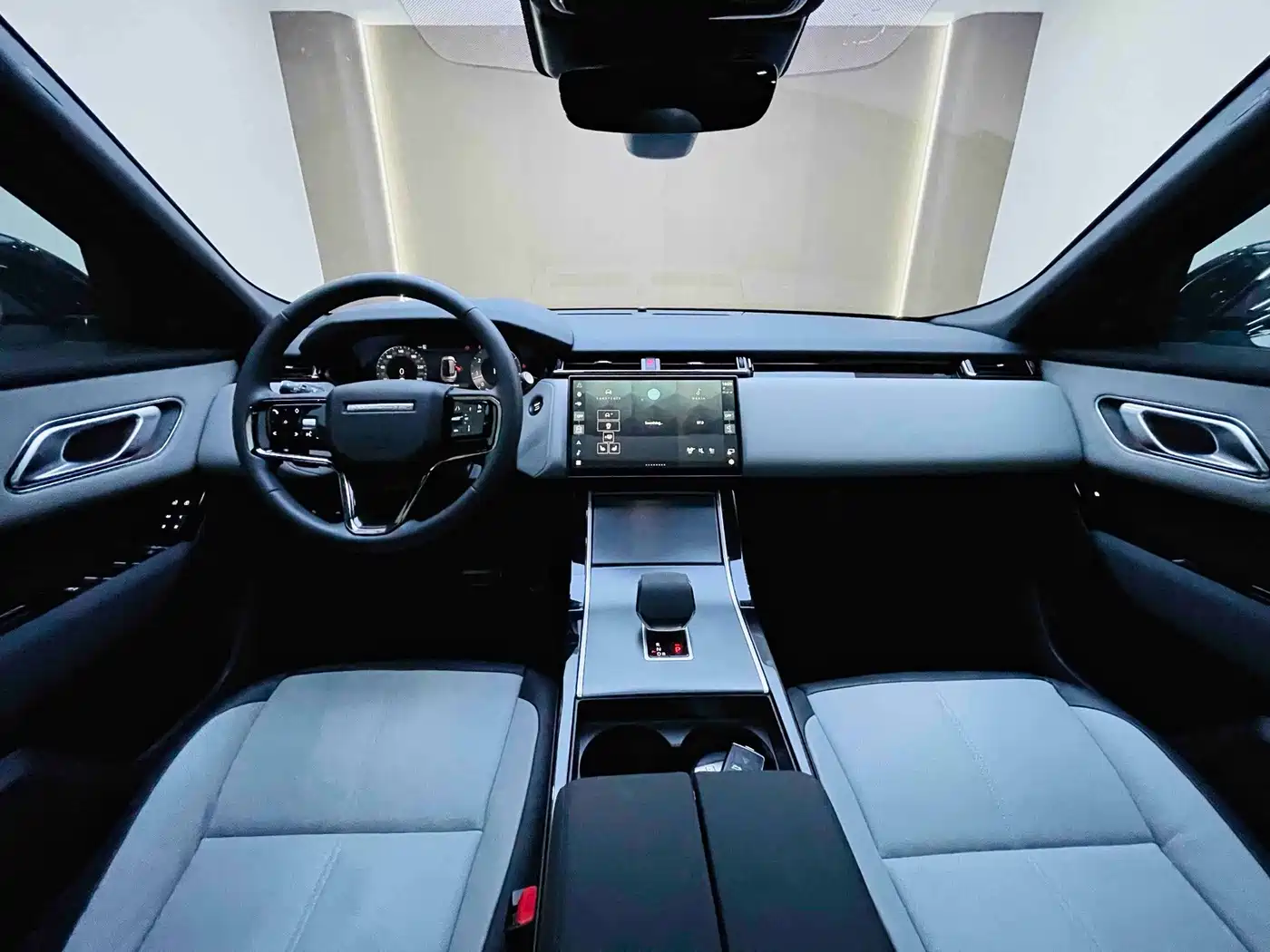 Фото 10 - Land Rover Range Rover Velar