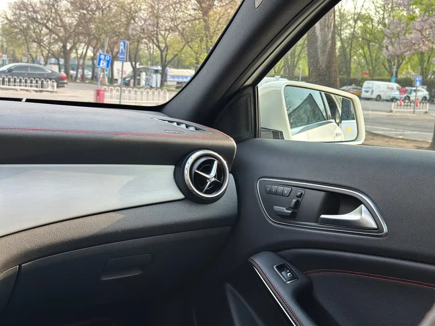 Mercedes-Benz GLA AMG 2015 AMG GLA 45 4MATIC фото 35