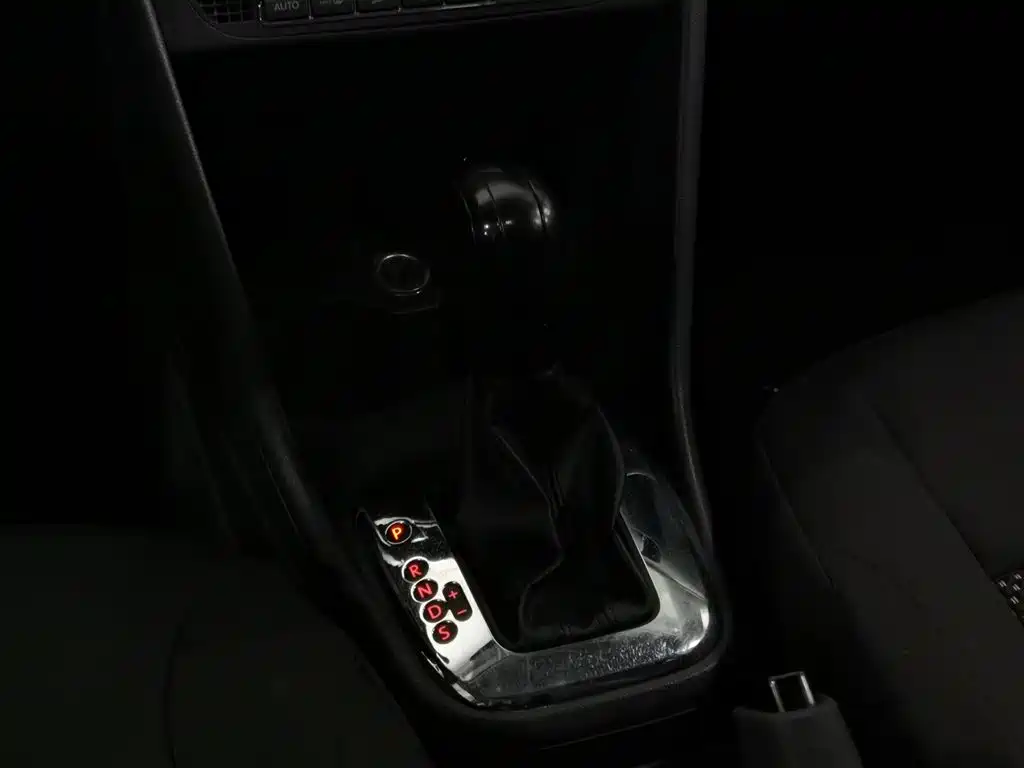 Volkswagen Polo 2011 1.4L Automatic Style Edition фото 13