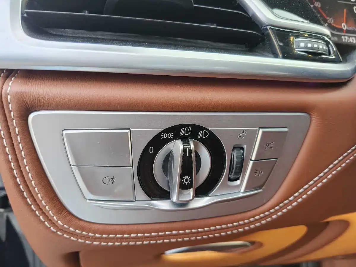 BMW 7 Series 2021 Model 740Li xDrive Executive M Sport Package фото 12