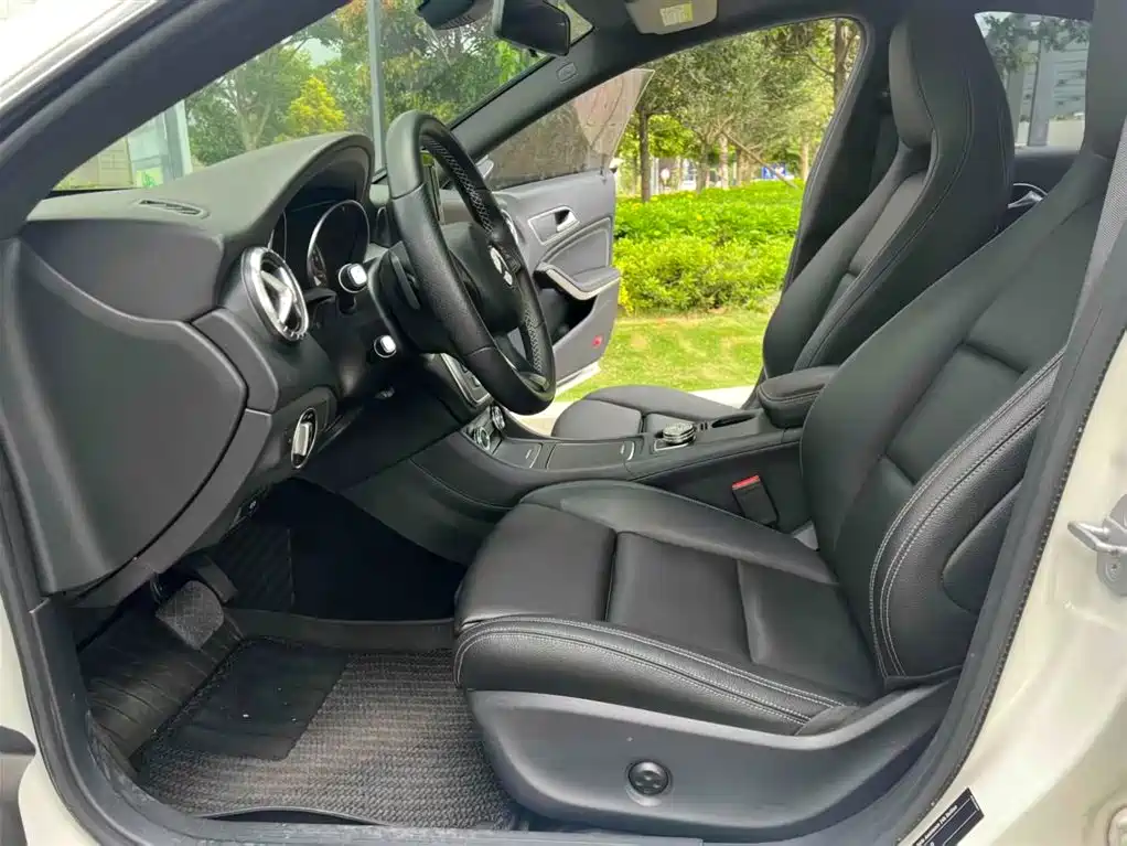 Mercedes-Benz CLA (Import) 2017 CLA 200 Dynamic фото 5