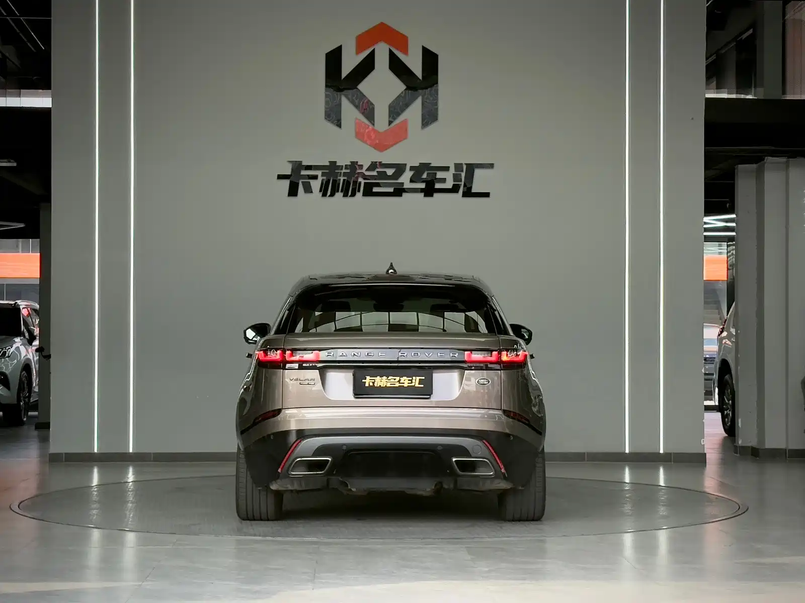 Фото 8 - Land Rover Range Rover Velar