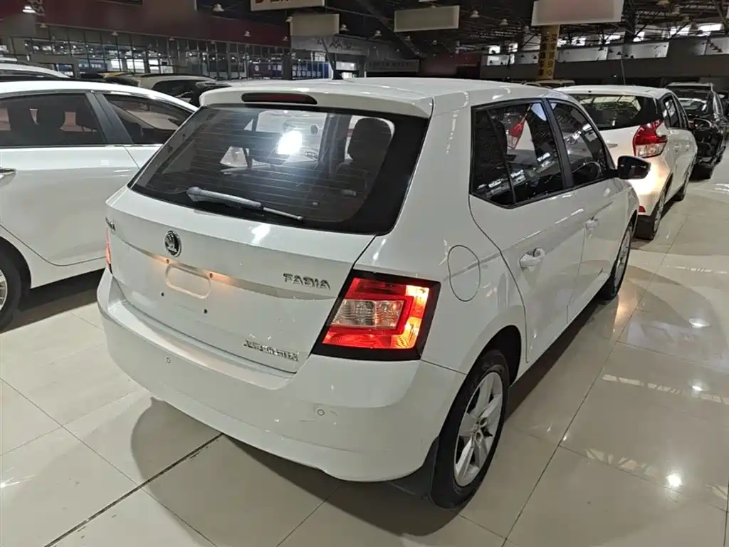 Škoda Fabia 2017 1.4L Auto Car Enjoy Edition фото 7