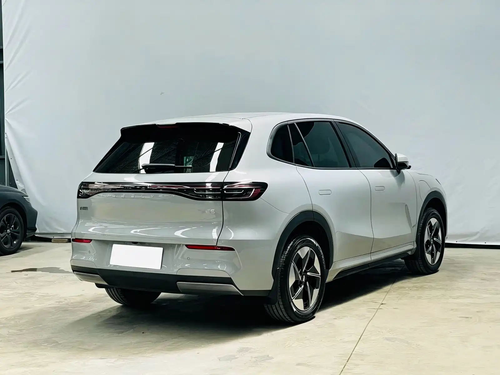 Фото 4 - Geely Galaxy Galaxy E5