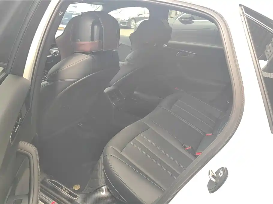 Audi A4L 2025 2 Million Celebration Edition 40 TFSI Luxury Dynamic фото 11