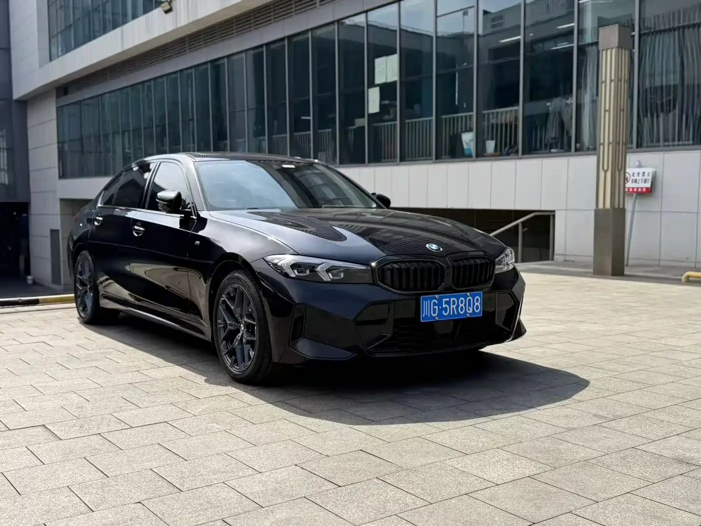 BMW 3 Series 2025 330Li M Sport Night Edition фото 3