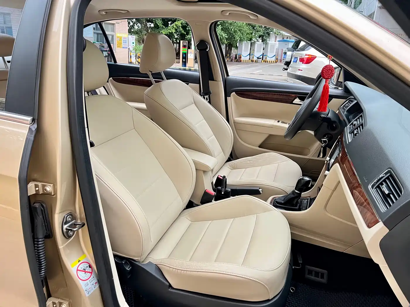 Volkswagen Lavida 2013 Facelift Classic 1.6L Automatic Comfort фото 10