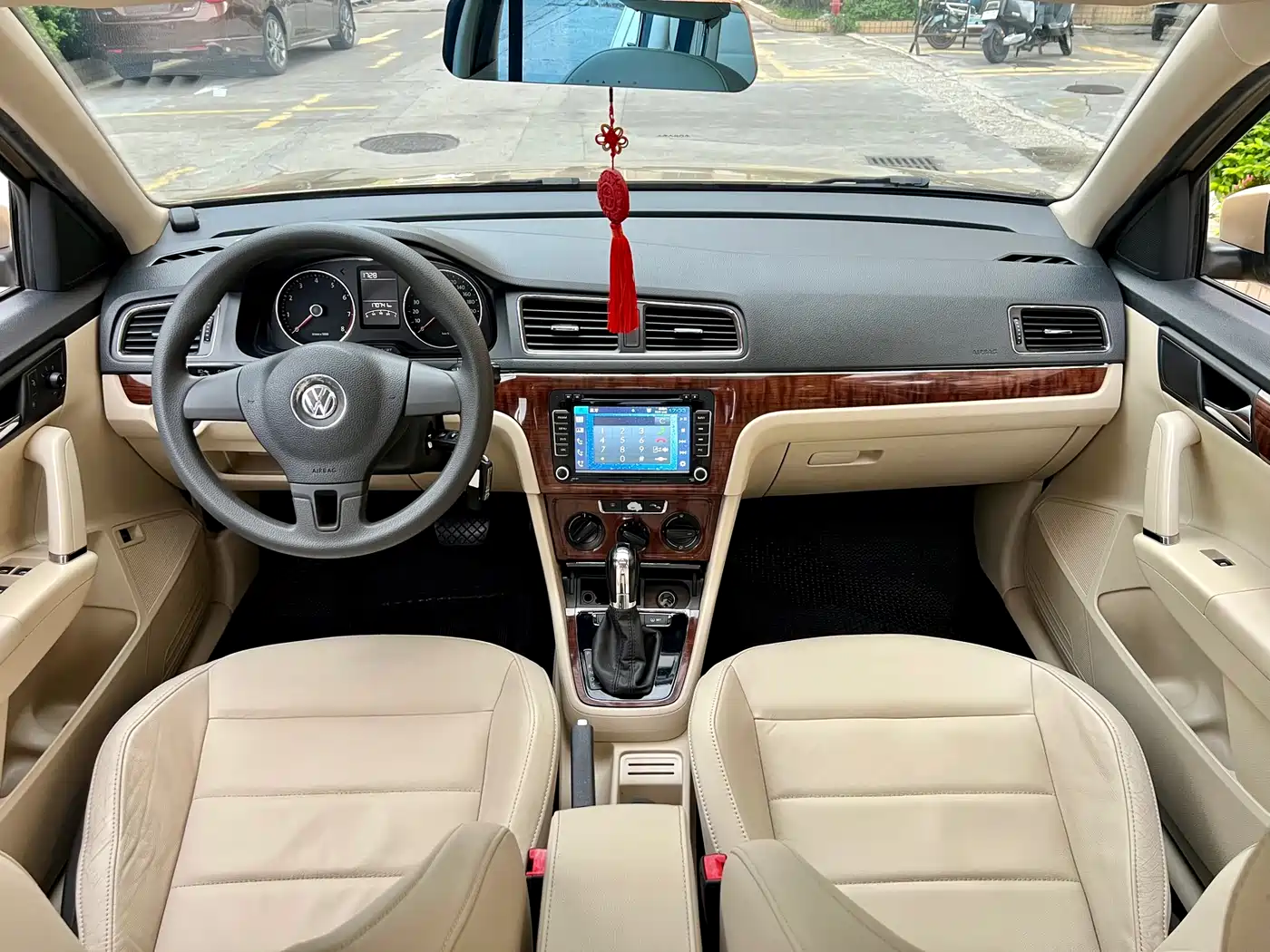 Volkswagen Lavida 2013 Facelift Classic 1.6L Automatic Comfort фото 11
