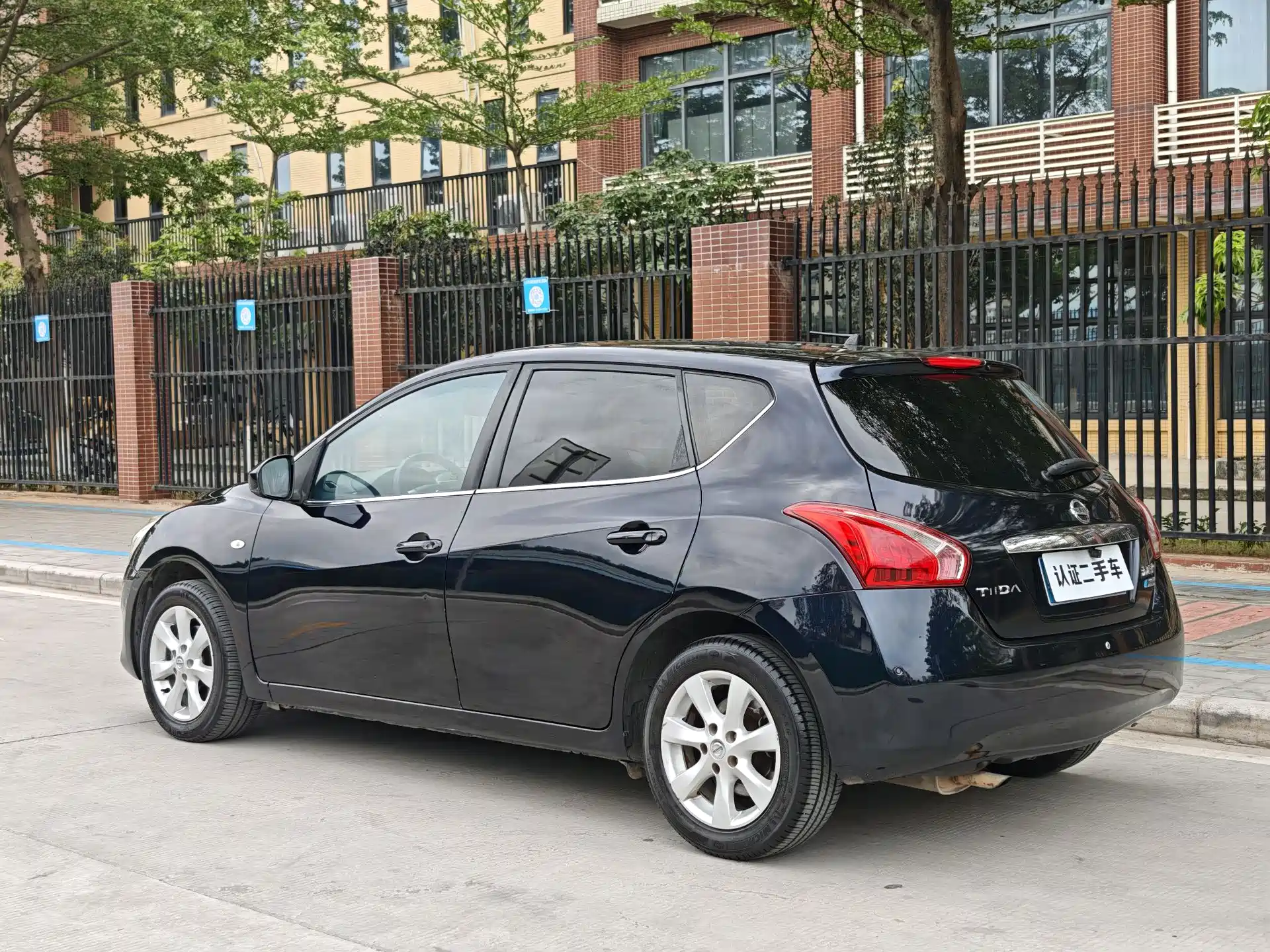 Photo 7 - Nissan Tiida