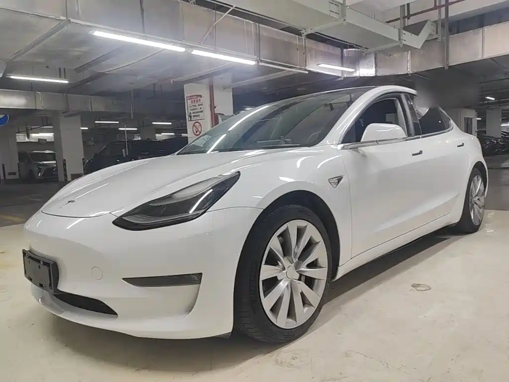 Фото 1 - Tesla Model 3