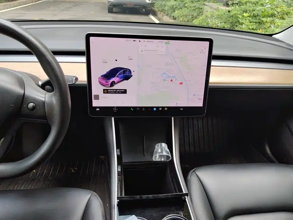 Фото 14 - Tesla Model 3