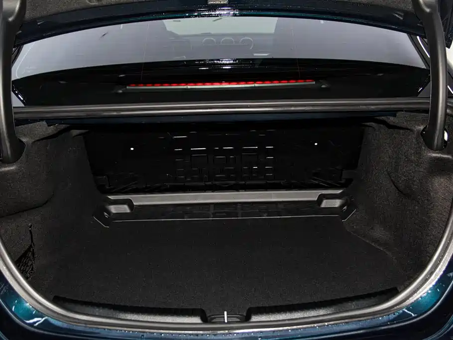 Mercedes-Benz C-Class 2025 Facelift C 260 L Sport Edition фото 33